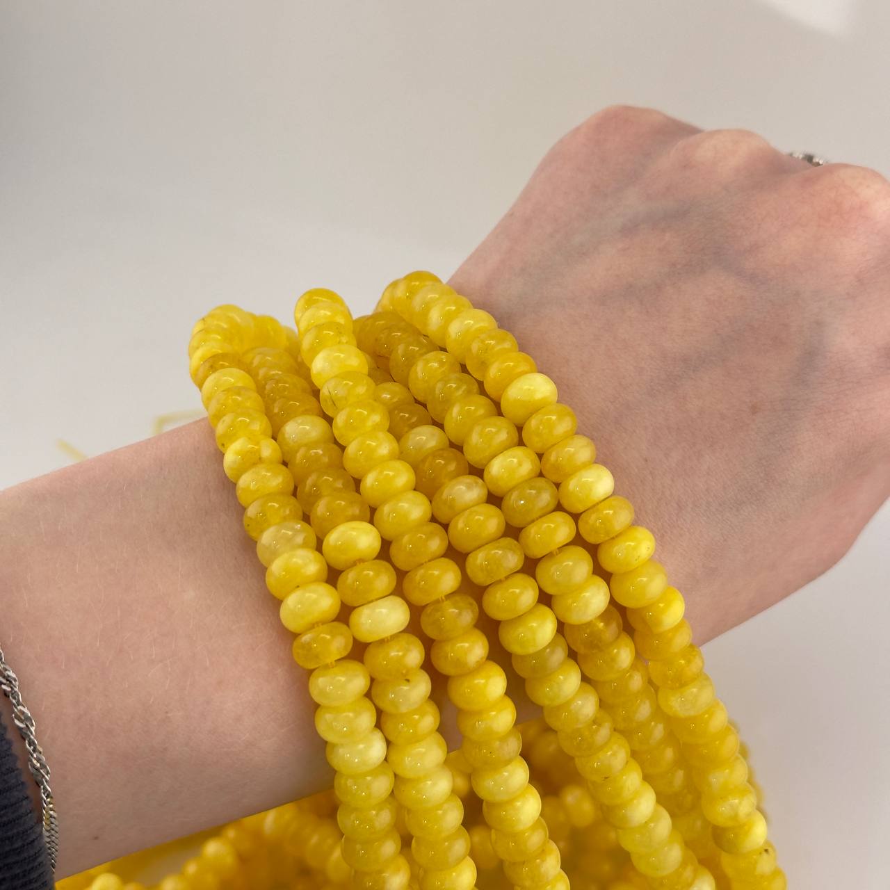 Бусины Халцедон размер 8*4мм натуральный камень